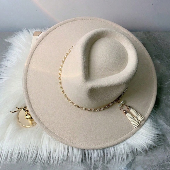 Classic Faux Pearl Gold Tone Chain Tassel Adjustable Fedora Hat - Picture 3 of 5